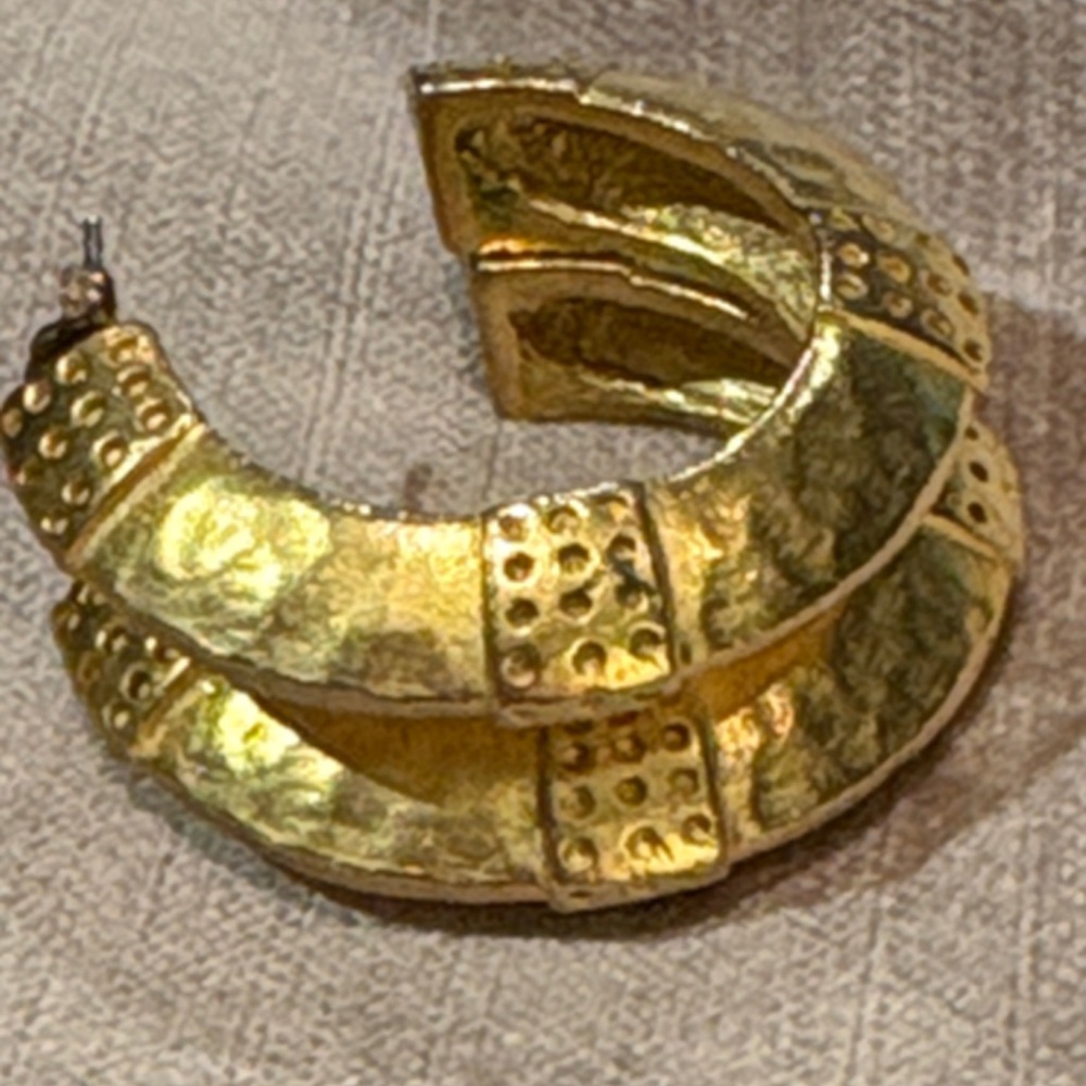 Vintage Catherine Stein Gold Matte Hammered Textured Hoop Earrings 80’s